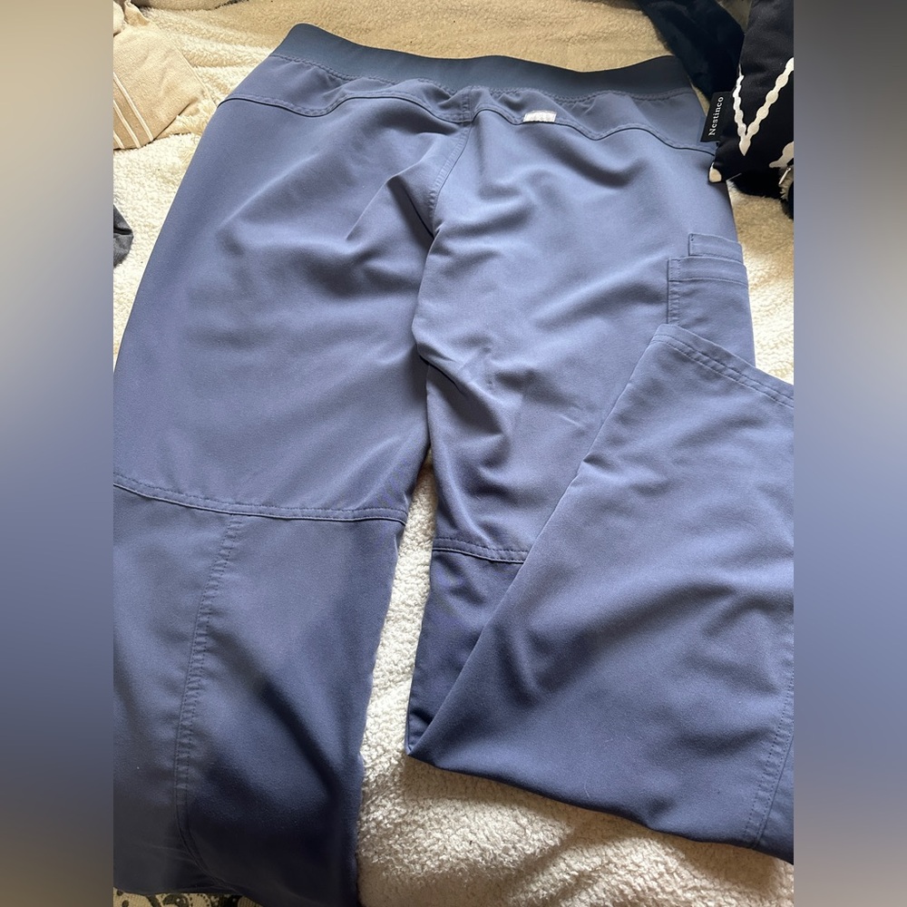 Size medium Figs scrubs